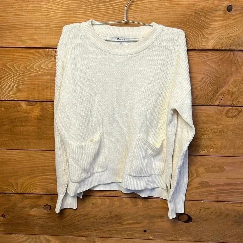 Women’s Madwell size xs sweater. Oversized. Can for small.